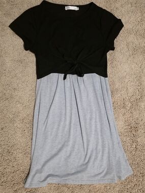 Black & Light Gray Tie-Front Midi Dress